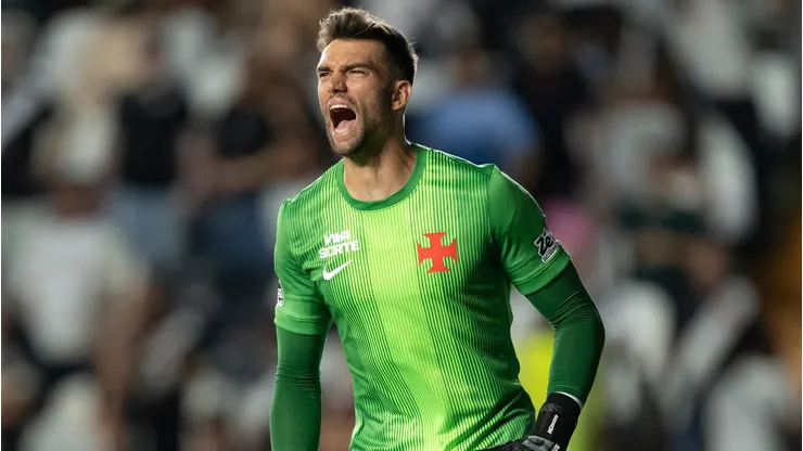 Leo Jardim goleiro do Vasco durante partida contra o Olimpia no estadio Sao Januario pelo campeonato Copa Sul-Americana 2026. Foto: Jorge Rodrigues/AGIF