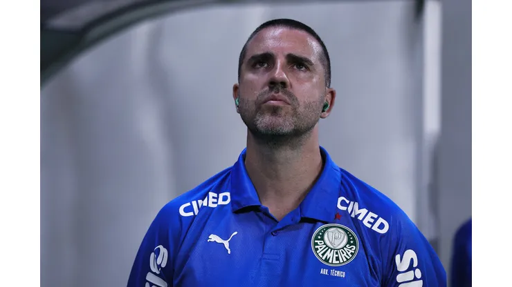 SP - SAO PAULO - 02/05/2026 - BRASILEIRO A 2026, PALMEIRAS X SANTOS - Joao Martins auxiliar tecnico do Palmeiras durante partida contra o Santos no estadio Arena Allianz Parque pelo campeonato Brasileiro A 2026. Foto: Ettore Chiereguini/AGIF