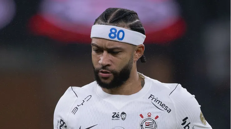 Memphis Depay tem futuro incerto no Corinthians.