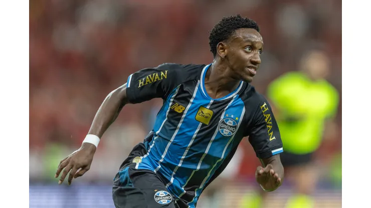 RS - PORTO ALEGRE - 11/04/2026 - BRASILEIRO A 2026, INTERNACIONAL X GREMIO - Gabriel Mec jogador do Gremio durante partida contra o Internacional no estadio Beira-Rio pelo campeonato Brasileiro A 2026. Foto: Liamara Polli/AGIF