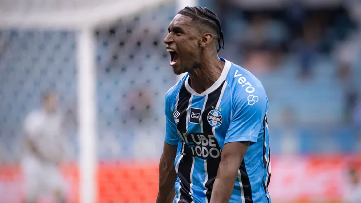 Tete jogador do Gremio comemora seu gol durante partida contra o Botafogo no estadio Arena do Gremio pelo campeonato Brasileiro A 2026.