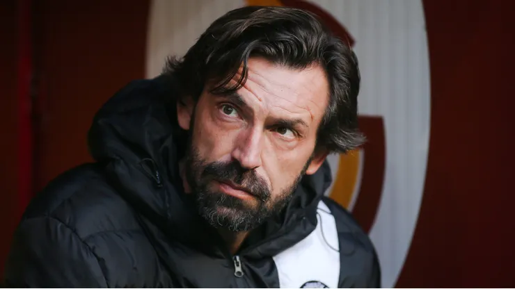 Pirlo durante partida entre Galatasaray e Karagumruk em abril de 2023.