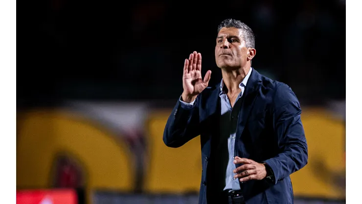 BA - SALVADOR - 16/07/2026 - BRASILEIRO A 2026, VITORIA X VASCO - Pedro Emanuel tecnico do Vasco durante partida contra o Vitoria no estadio Barradao pelo campeonato Brasileiro A 2026. Foto: Jhony Pinho/AGIF