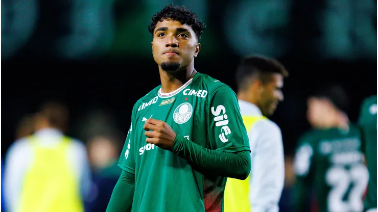 Heittor jogador do Palmeiras durante partida contra o Coritiba no estadio Couto Pereira pelo campeonato Brasileiro A 2026. Foto: Rodolfo Buhrer/AGIF