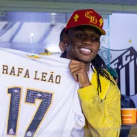 Na Vila Belmiro, Rafael Leão elogia Neymar