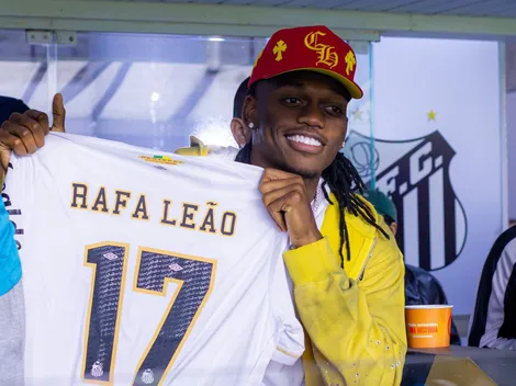 Na Vila Belmiro, Rafael Leão elogia Neymar