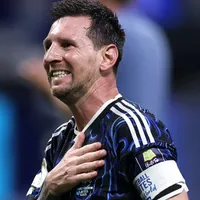 Messi acompanha jogo do Leones de Rosario