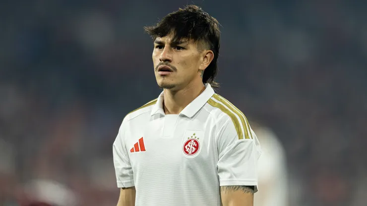 Bernabei jogador do Internacional durante partida contra o Athletico-PR no estadio Arena da Baixada pelo campeonato Brasileiro A 2026. Foto: Paulo De Tarso/AGIF