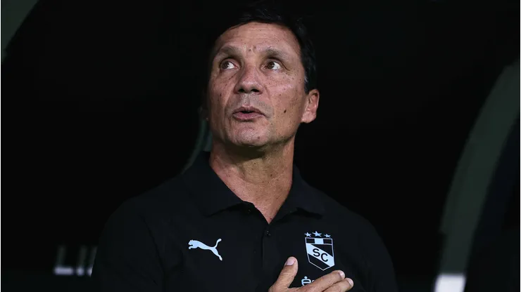 Zé Ricardo durante confronto entre Sporting Cristal e Palmeiras na Libertadores de 2026.