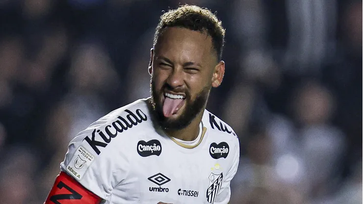 Neymar comemorando gol contra a Chapecoense no Campeonato Brasileiro de 2026.