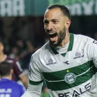 Rodrigo Rodrigues supera lesão e reaparece no Coritiba