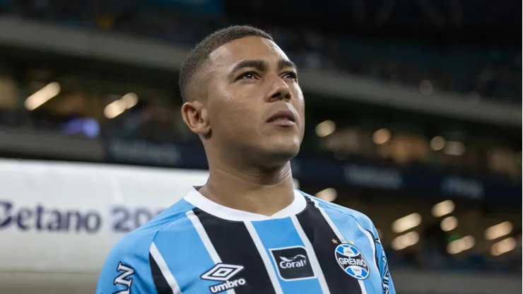 Carlos Vinicius jogador do Gremio durante partida contra o Bragantino no estadio Arena do Gremio pelo campeonato Brasileiro A 2026.