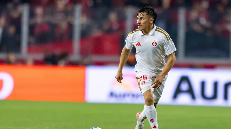 Braian Aguirre jogador do Internacional durante partida contra o Athletico-PR no estadio Arena da Baixada pelo campeonato Brasileiro A 2026.