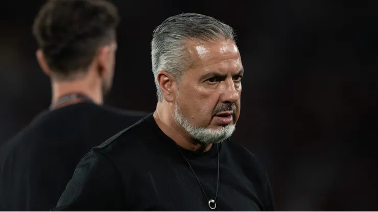 Jose Boto diretor tecnico do Flamengo antes da partida contra o Vitoria no estadio Maracana pelo campeonato Brasileiro A 2025. Foto: Jorge Rodrigues/AGIF