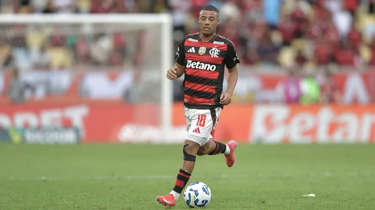 De la Cruz jogador do Flamengo durante partida contra o Gremio no estadio Maracana pelo campeonato Brasileiro A 2025.