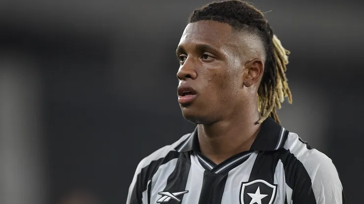 Danilo jogador do Botafogo durante partida contra o Racing no estadio Engenhao pelo campeonato Copa Sul-Americana 2026.