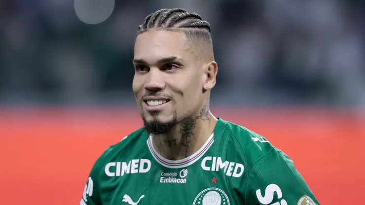 Paulinho voltou a ser titular no Palmeiras.
