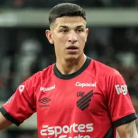 Athletico-PR deve poupar Esquivel diante do Corinthians