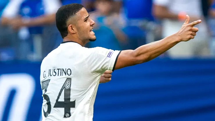 Justino jogador do Botafogo comemora seu gol durante partida contra o Cruzeiro no estadio Mineirao pelo campeonato Brasileiro A 2026. Foto: Fernando Moreno/AGIF